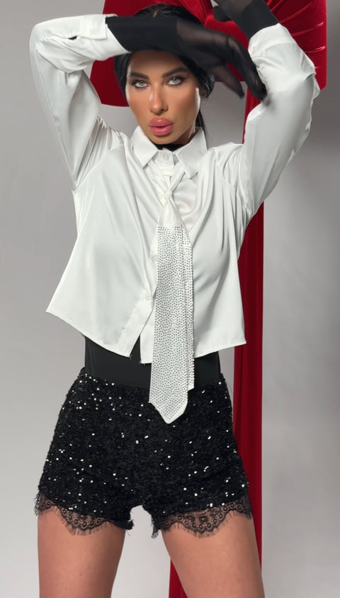 Camasa alba cu cravata sclipitoare